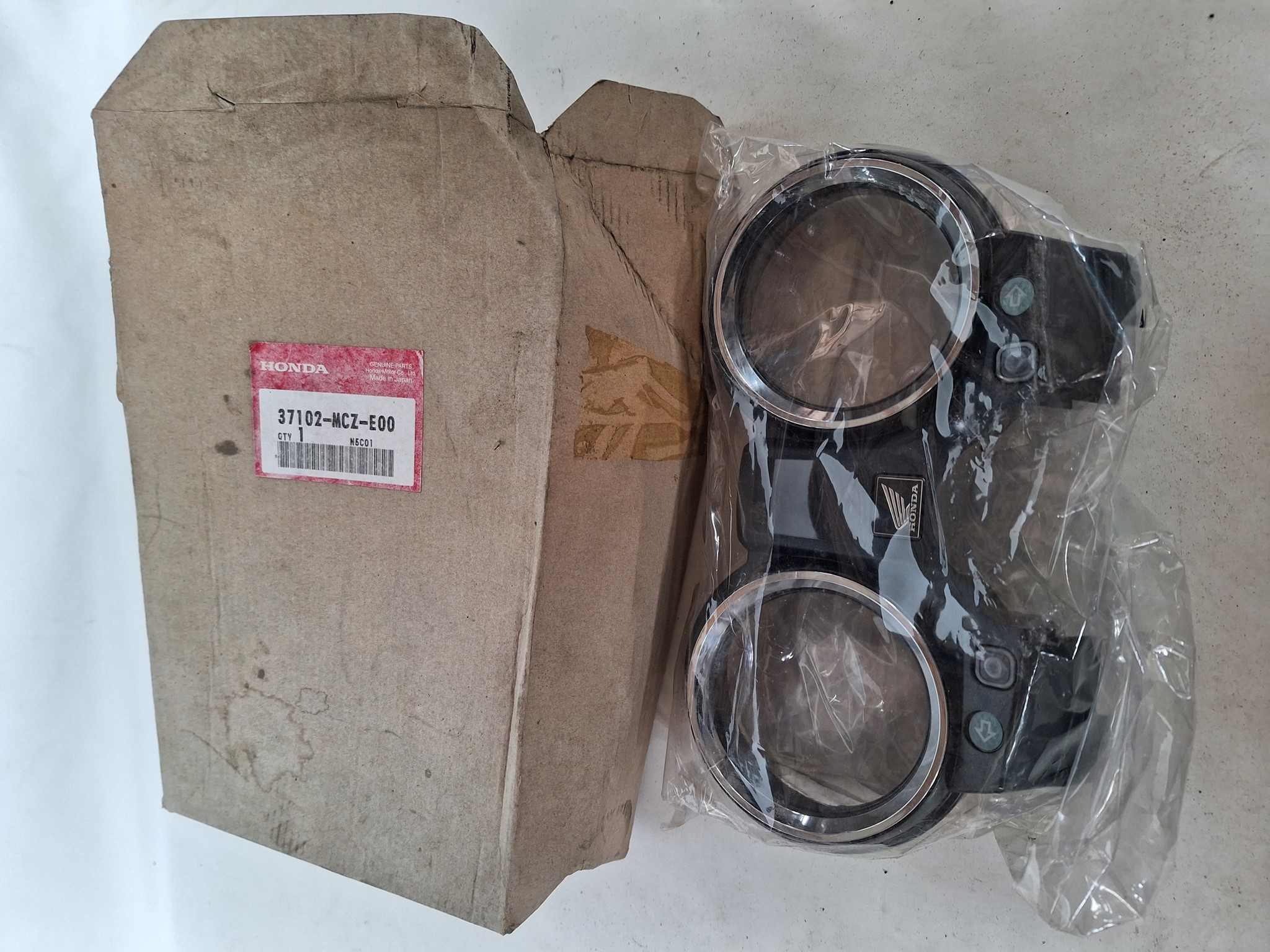 Picture of CASE UPPER ASSY  37102-MCZ-E00  CB900F2HORNET